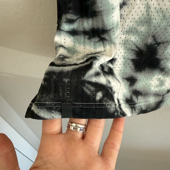 lululemon athletica Black and White Tie-Dye Tank Top - Picture 3 of 3